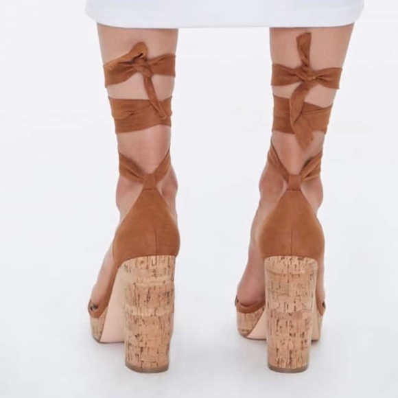 A pair of platform block heels! - Picture 4 of 4